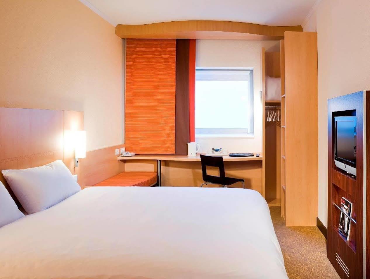 Готель Ibis London Wembley Екстер'єр фото